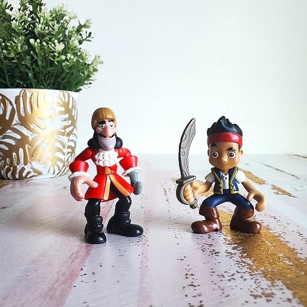 Disney Jake and the Neverland Pirates Captain Hook Action Figures Lot of Two